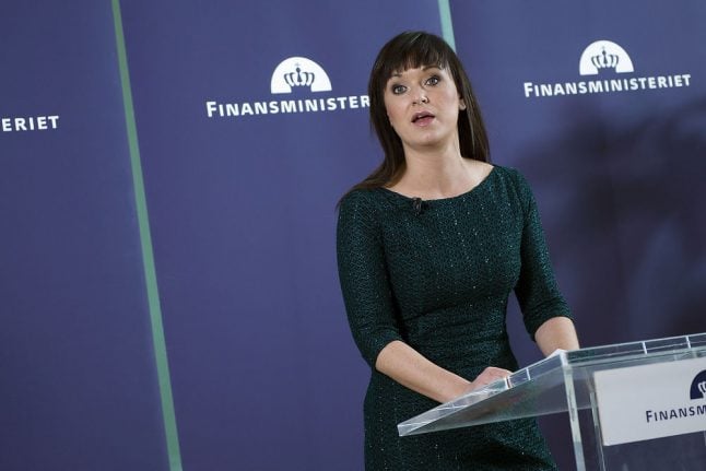 Danish government to examine bonuses for public sector bosses