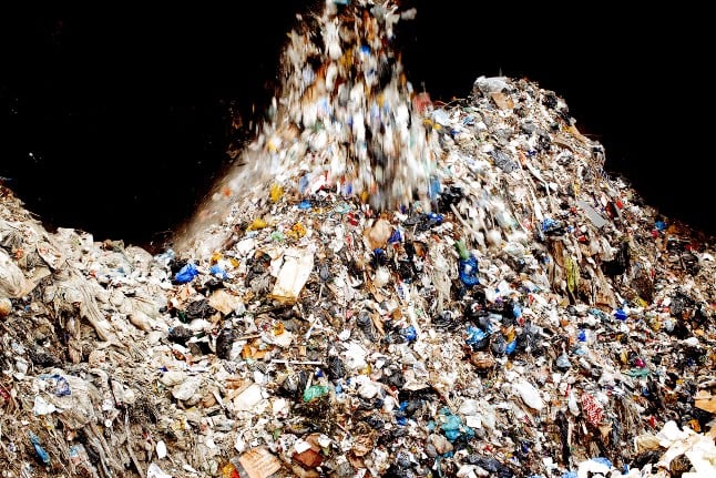 Danes to sort trash into ten types under new green deal