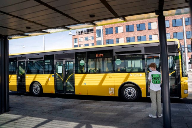 Denmark is reported to be short of 1,000 bus drivers. The Liberal party has suggested lowering the minimum age for drivers.
